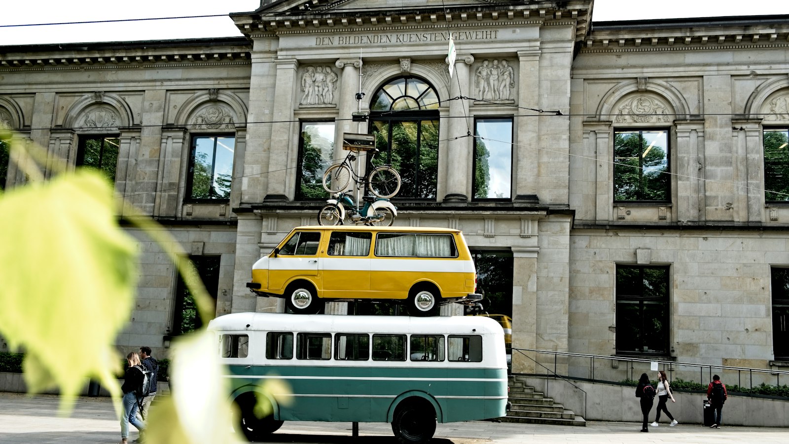1. авто (car)
2. вышка (tower)
3. авто вышка (car tower)
4. снится (dream)
5. снился (dreamed)
6.​ чему (what)
7. к (to)
8. чему снится автовышка (what does a car tower symbolize)
9. чему ‍снится (what to dream)
10.⁣ сниться (to dream)

Note: The ‌phrase 