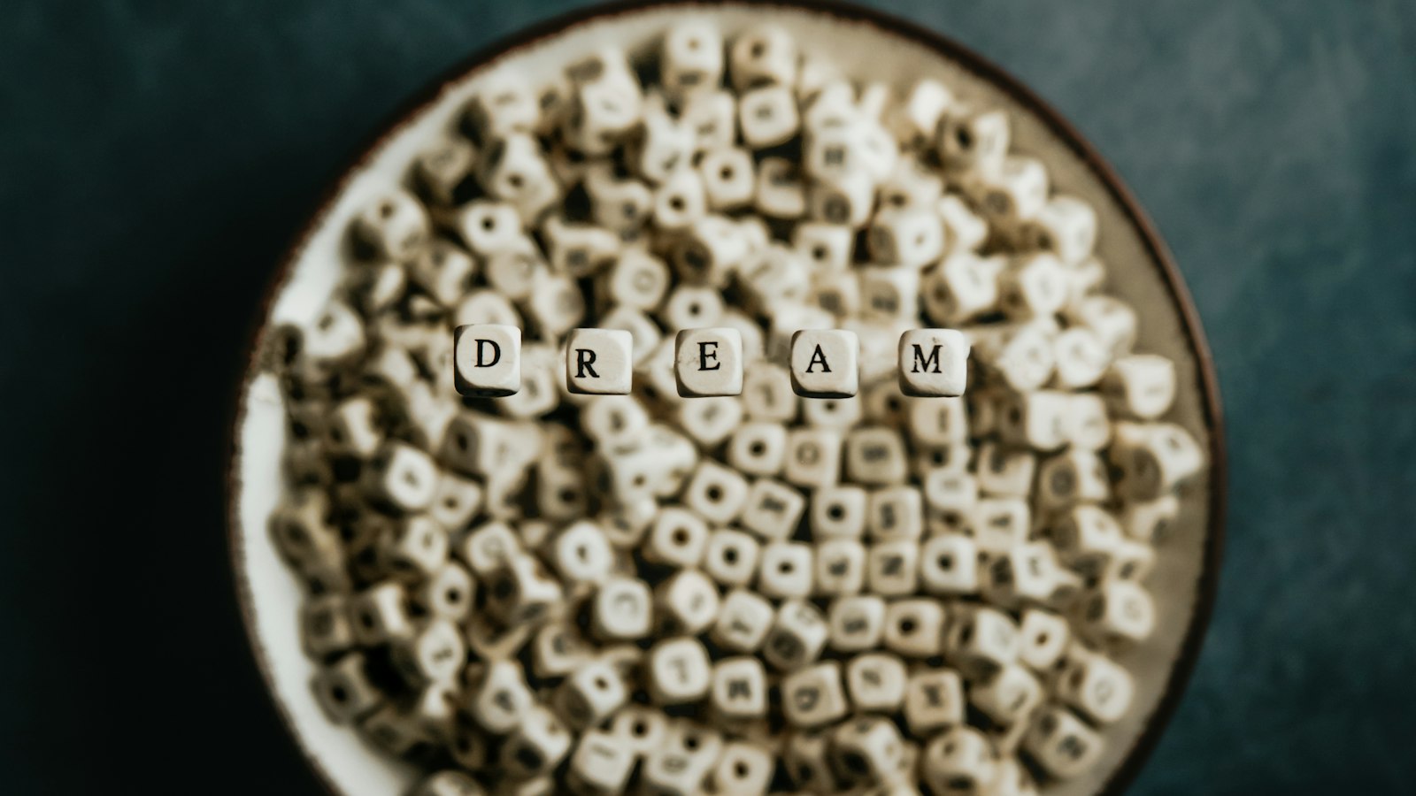 1. Сниться (to dream)
2. Фамильярность (familiarity)
3. Чему (what)
4.​ К (to)
5. Лист (list)
6. Слова (words)
7.​ Может (can)
8. Извлекаться (to ⁢extract)
9. Фраза (phrase)